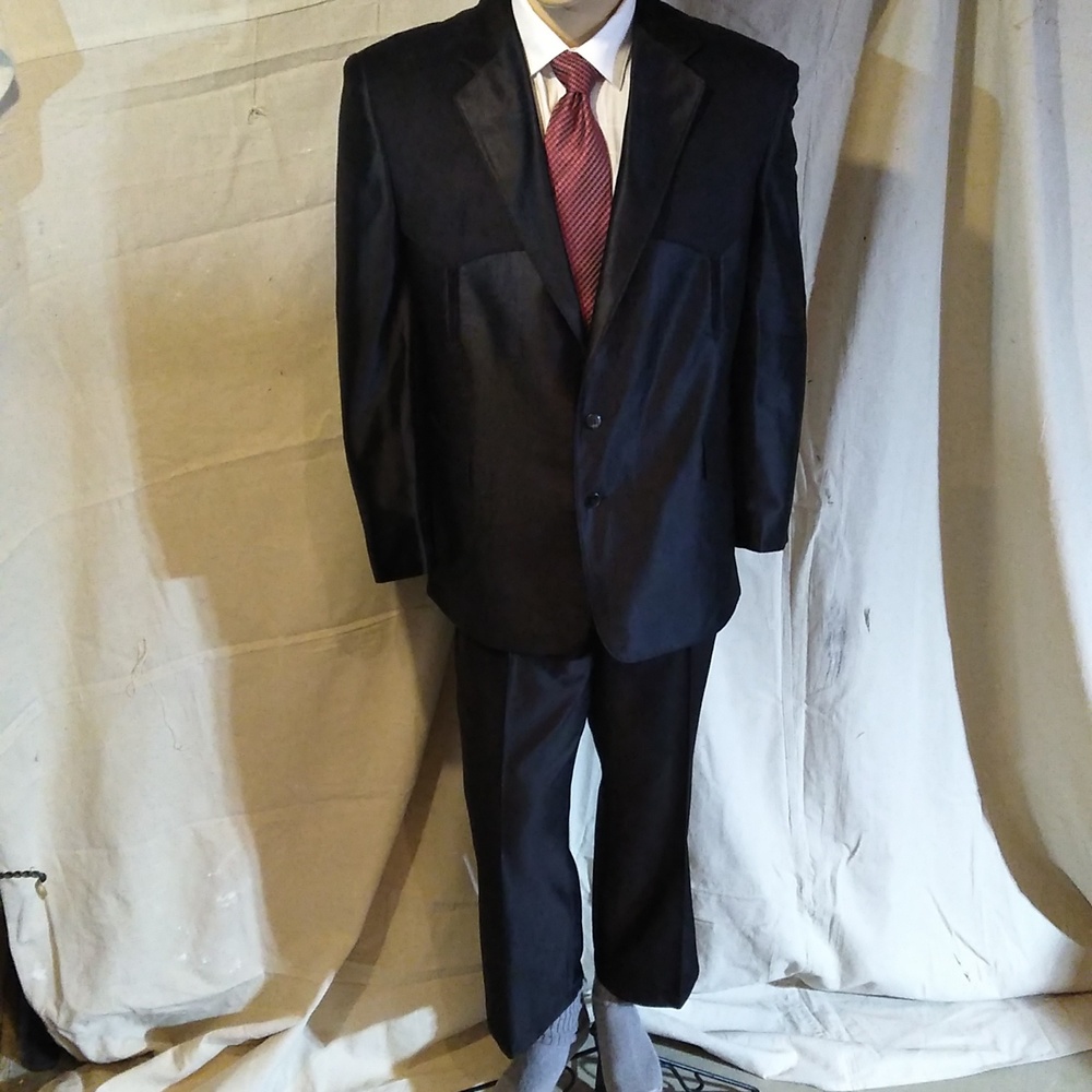 Like new size 48R Western styled suit with size 40 pants.